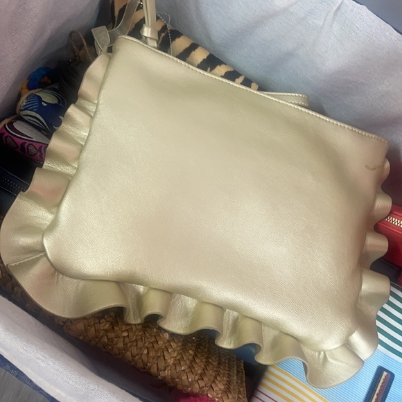 SOLE SOCIETY GOLD CLUTCH - Picture 4 of 5